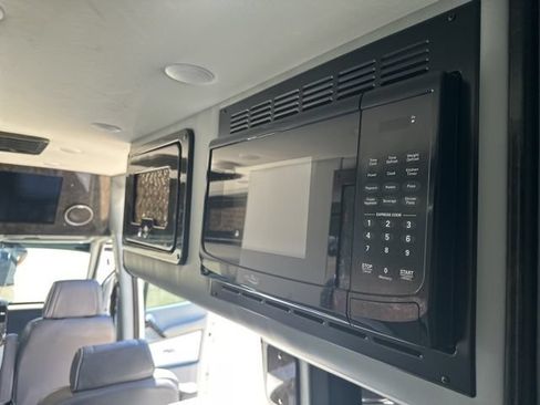 Used 2017 Mercedes-Benz Sprinter 3500 image 21