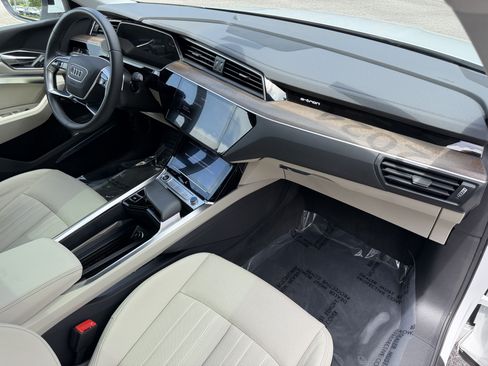 Used 2024 Audi Q8 e-tron Premium Plus w/ Premium Plus Package AWD/4WD image 13