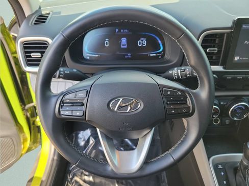 Used 2024 Hyundai Venue SEL FWD image 27