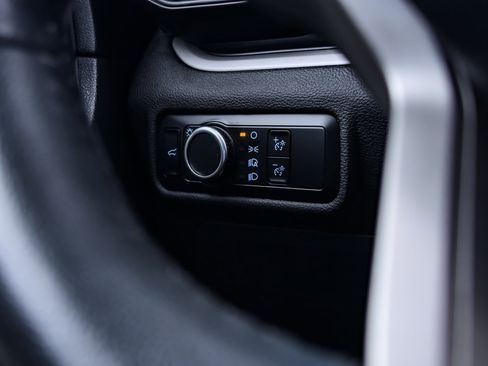 Used 2023 Ford Explorer XLT image 46