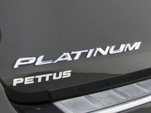 Used 2022 Ford Explorer Platinum w/ Equipment Group 601A AWD/4WD image 38