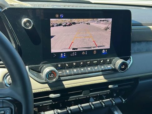 Used 2025 Chevrolet Colorado ZR2 w/ Technology Package AWD/4WD image 19