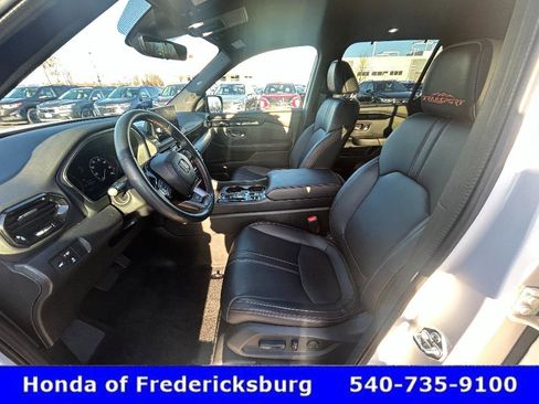 Used 2024 Honda Pilot TrailSport image 31