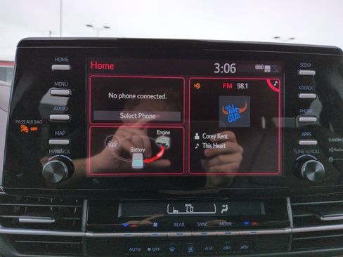 Used 2024 Toyota Sienna LE FWD image 19