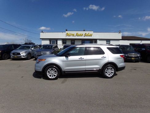 Used 2013 Ford Explorer XLT image 1
