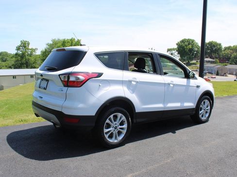 Used 2017 Ford Escape SE AWD/4WD image 4