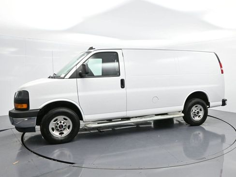 Used 2024 GMC Savana 2500 w/ Driver Convenience Package image 4