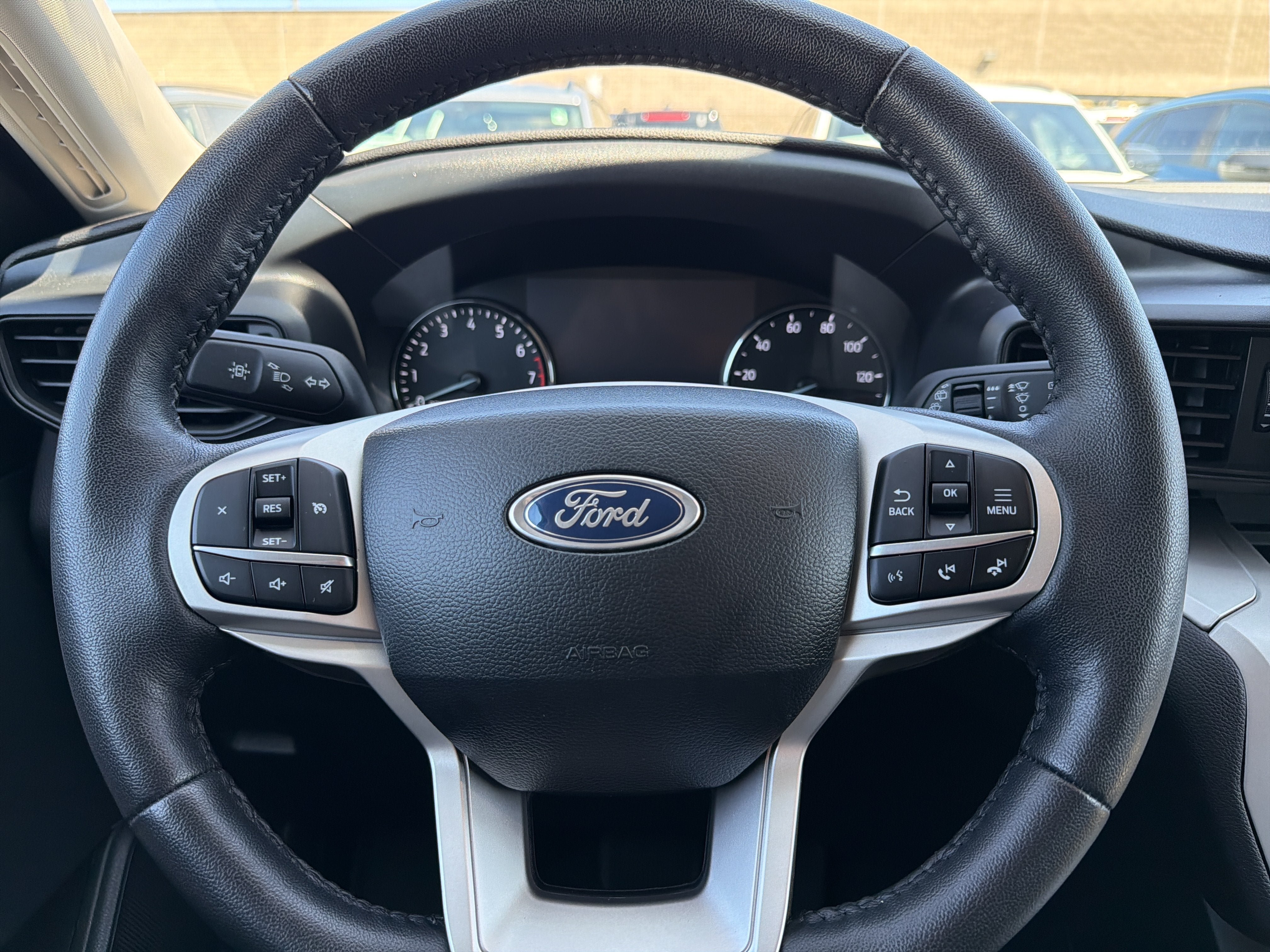 Used 2023 Ford Explorer XLT AWD/4WD image 14