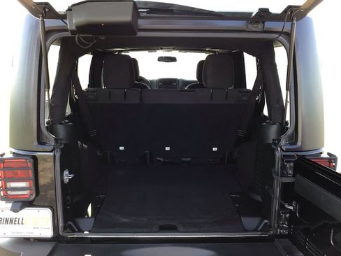Used 2018 Jeep Wrangler Unlimited Sport S AWD/4WD image 13