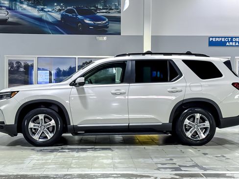 Used 2024 Honda Pilot EX-L image 2