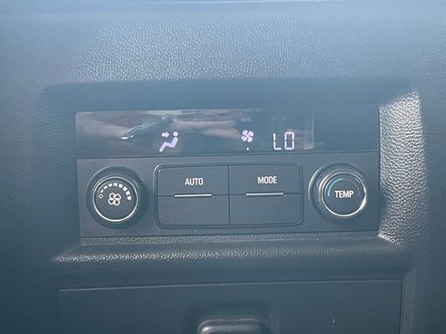 Used 2019 Chevrolet Traverse LT w/ LPO, Floor Liner Package AWD/4WD image 25