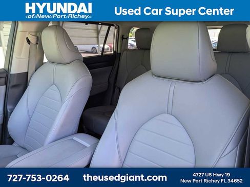 Used 2020 Toyota Highlander XLE FWD image 7