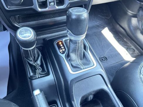 Used 2021 Jeep Wrangler Unlimited Sahara w/ Cold Weather Group AWD/4WD image 16