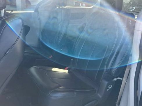 Used 2024 Chrysler Pacifica Touring-L FWD image 24