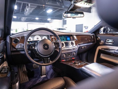 Used 2018 Rolls-Royce Ghost RWD image 67