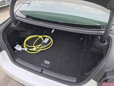 Used 2023 BMW 530e xDrive w/ Premium Package image 28