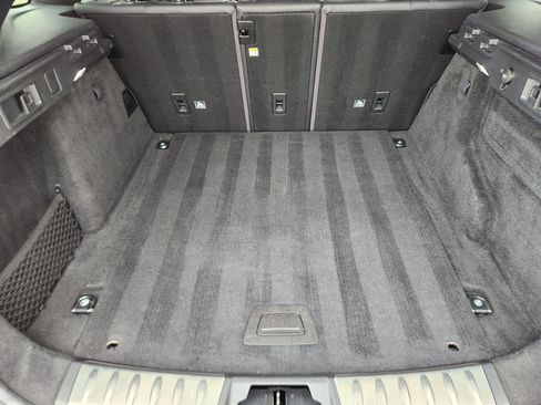 Used 2020 Jaguar F-PACE Premium image 33