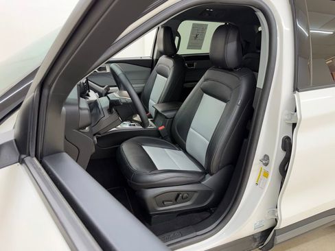 Used 2024 Ford Explorer XLT w/ Equipment Group 202A image 23