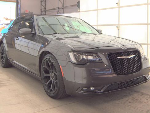 Used 2020 Chrysler 300 S image 3