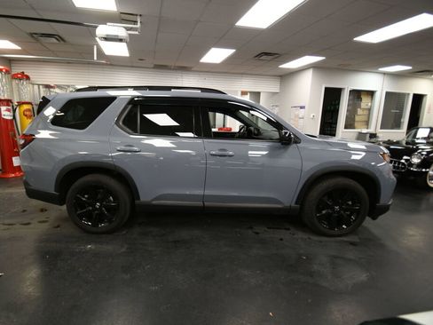 Used 2025 Honda Pilot Black Edition image 8