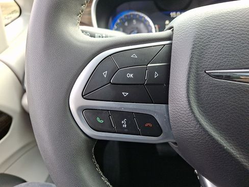 Used 2023 Chrysler Pacifica Limited image 23