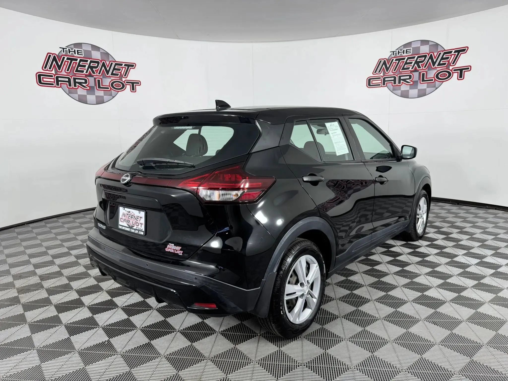 Used 2022 Nissan Kicks S FWD image 7