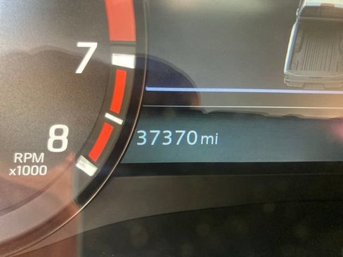 Used 2025 Nissan Frontier PRO-4X AWD/4WD image 2