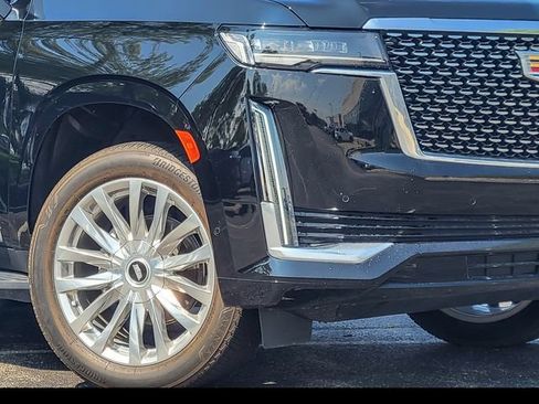 Certified 2024 Cadillac Escalade Premium Luxury AWD/4WD image 4