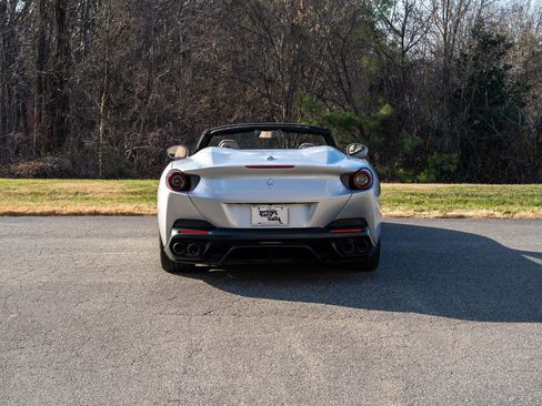Used 2019 Ferrari Portofino image 9