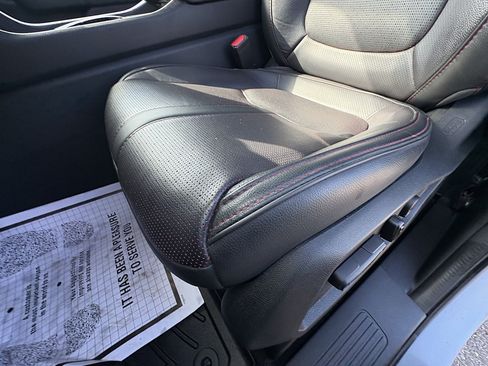 Used 2025 Honda Pilot Black Edition image 33