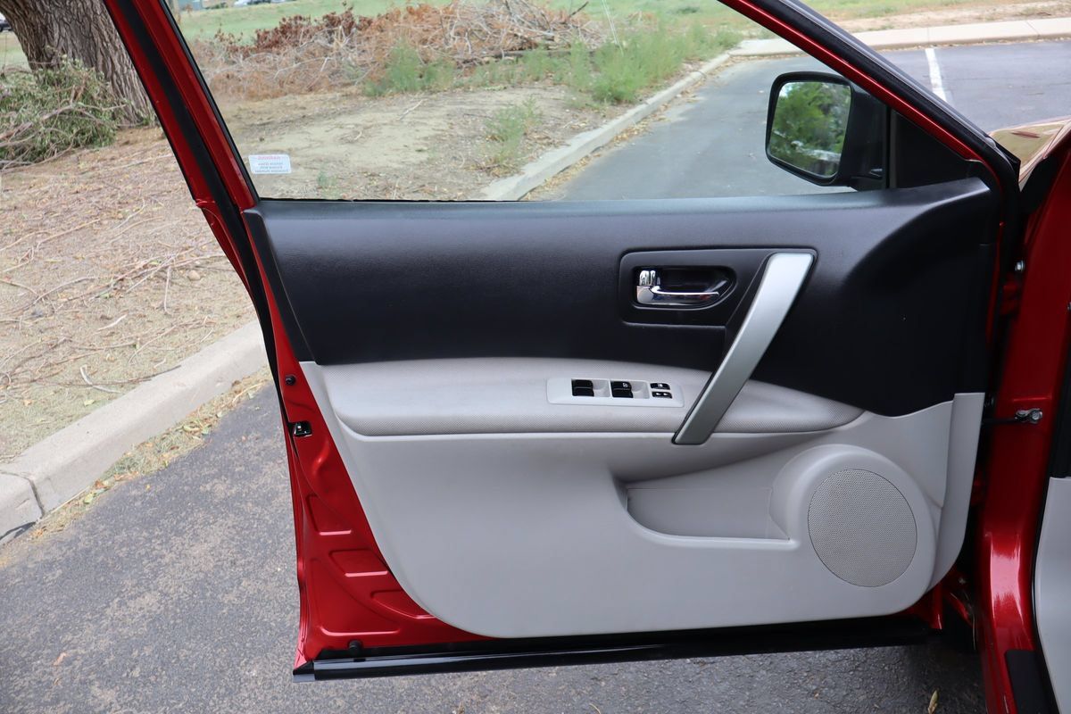 Used 2015 Nissan Rogue S AWD/4WD image 23