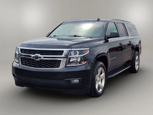 Used 2015 Chevrolet Suburban LT image 4