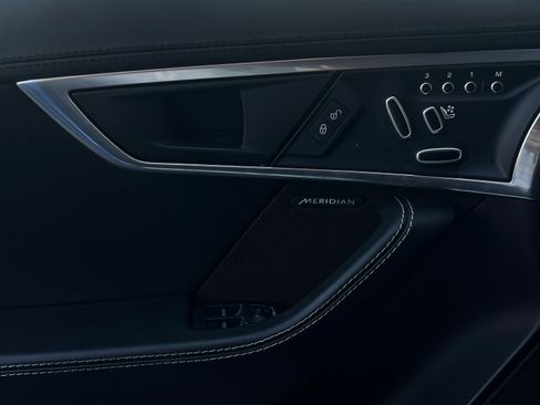 Used 2019 Jaguar F-TYPE Convertible image 17