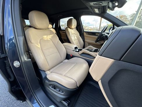 Used 2024 Porsche Cayenne S image 29