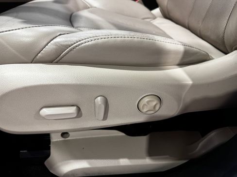 Used 2019 Buick Envision Essence FWD image 19