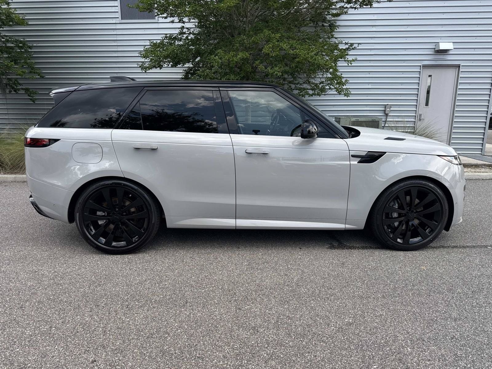 New 2026 Land Rover Range Rover Sport Dynamic SE AWD/4WD image 5