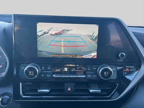 Certified 2023 Toyota Highlander XLE image 30
