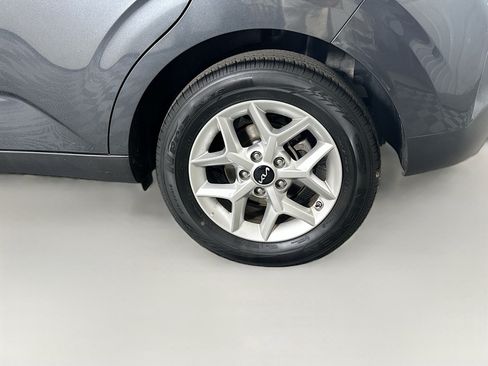 Used 2025 Kia Soul LX w/ LX Technology Package FWD image 11