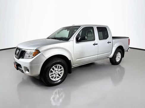 Used 2018 Nissan Frontier SV AWD/4WD image 3