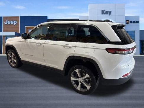 New 2025 Jeep Grand Cherokee Limited w/ Luxury Tech Group II AWD/4WD image 4