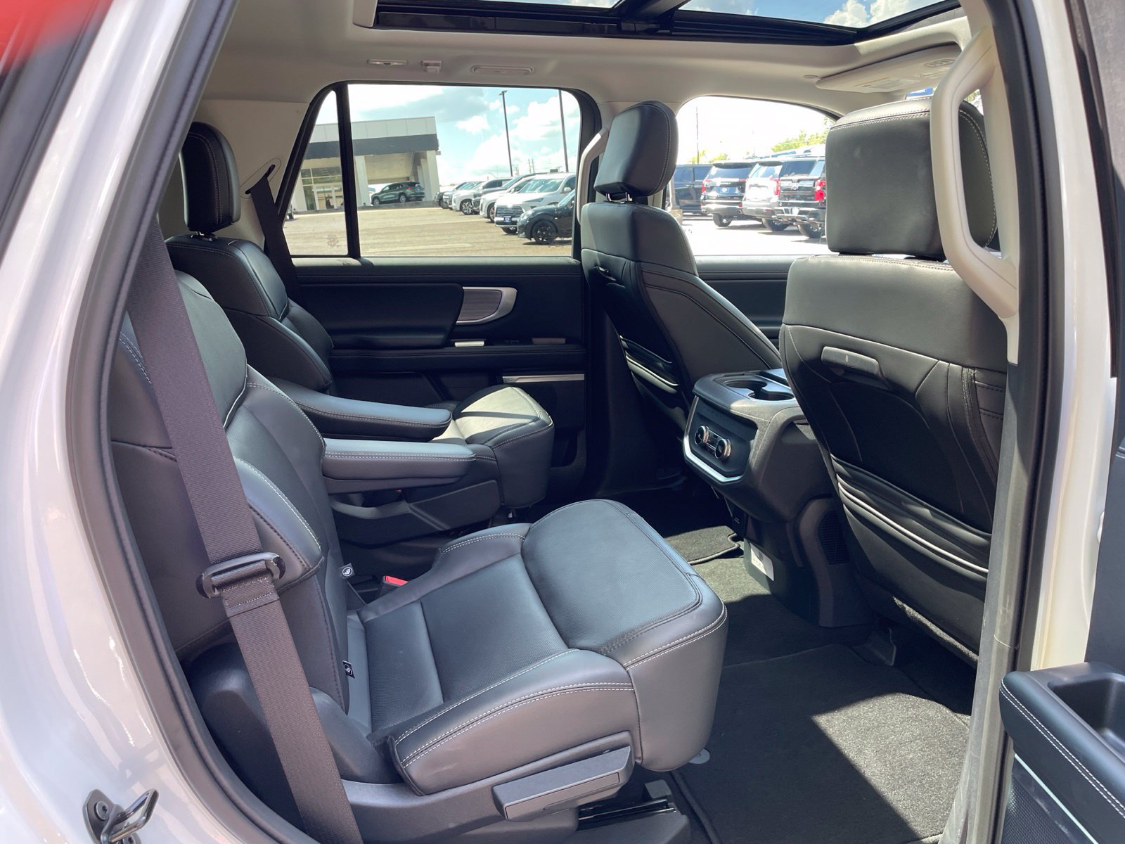 Used 2025 Ford Expedition Platinum AWD/4WD image 31