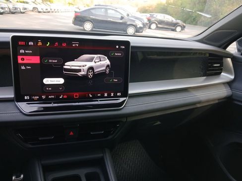 New 2026 Volkswagen Tiguan SE R-Line AWD/4WD image 17