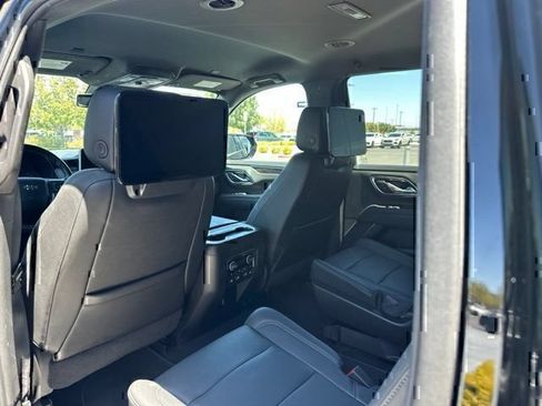 Used 2021 Chevrolet Suburban Z71 w/ Luxury Package AWD/4WD image 10