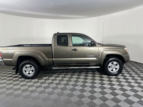 Used 2015 Toyota Tacoma 4x4 Access Cab V6 w/ TRD Off-Road Package image 10