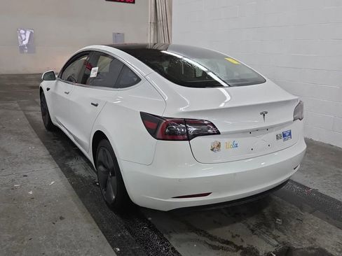 Used 2017 Tesla Model 3 Standard Range image 4