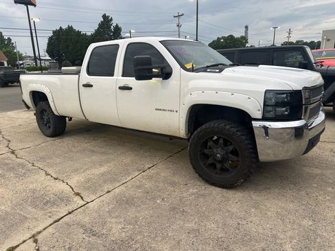 Used 2008 Chevrolet Silverado 2500 W/T AWD/4WD image 3