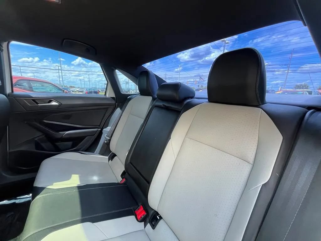 Used 2021 Volkswagen Jetta R-Line w/ R-Line Cold Weather Package FWD image 32