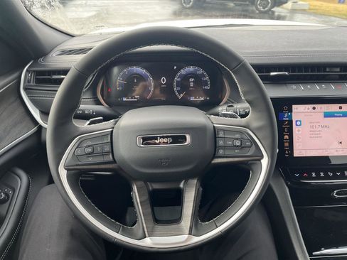 New 2026 Jeep Grand Cherokee Altitude image 17