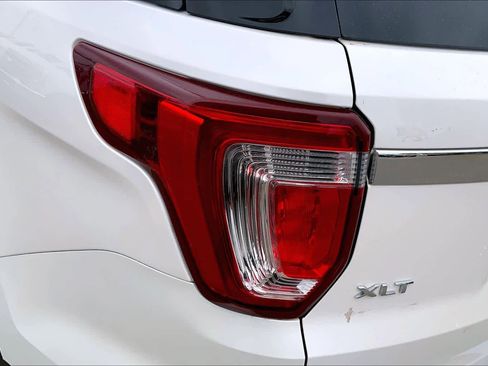 Certified 2018 Ford Explorer XLT w/ Equipment Group 202A image 29