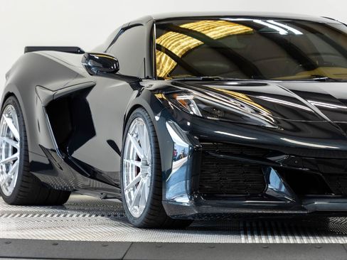 Used 2024 Chevrolet Corvette Z06 RWD image 2